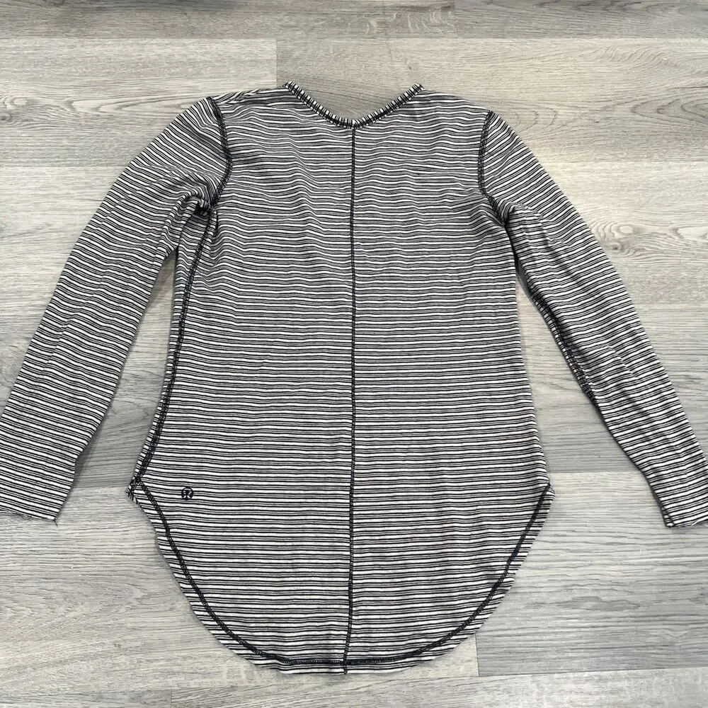 Lululemon Long Sleeve Scoop Neck Top Black White Striped Size 4